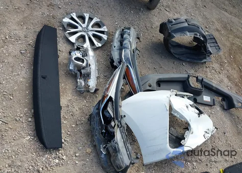 2020 Toyota Prius Prime Limited z USA, uszkodzony, nr VIN JTDKARFP5L3152132